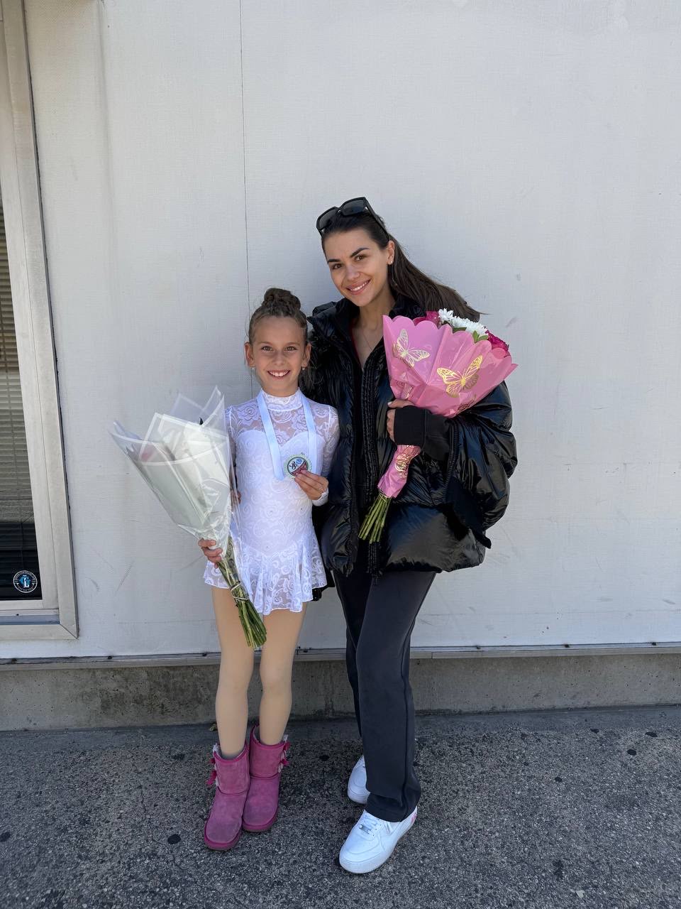 Marina cheering on her kids between lessons with Coach Darina